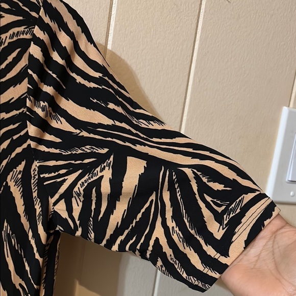 Carmen Marc Valvo Zebra Print Top - Picture 7 of 7